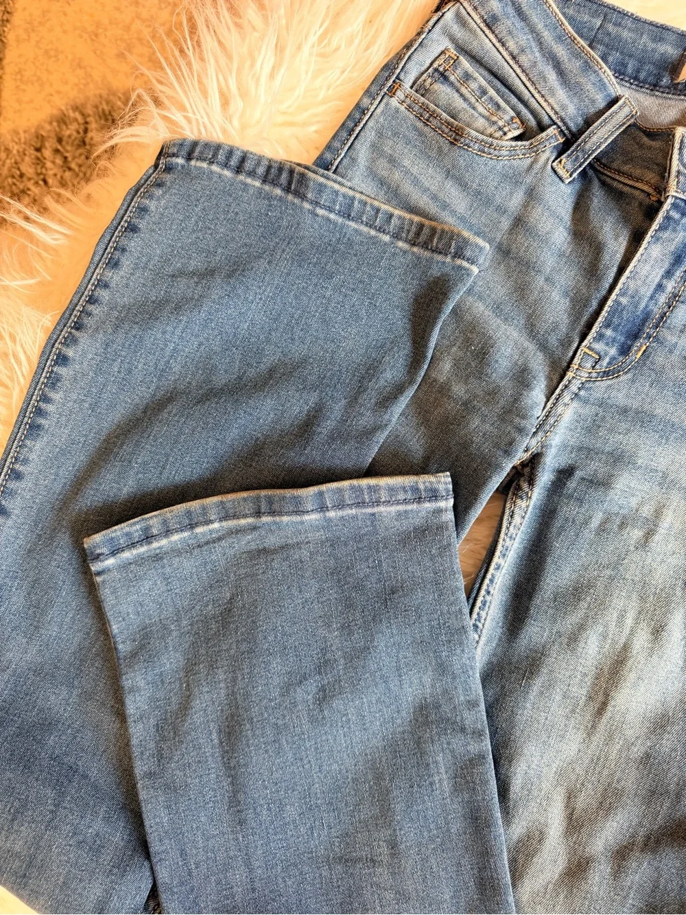 Hollister Women's Straight Leg Medium Blue Denim Jeans